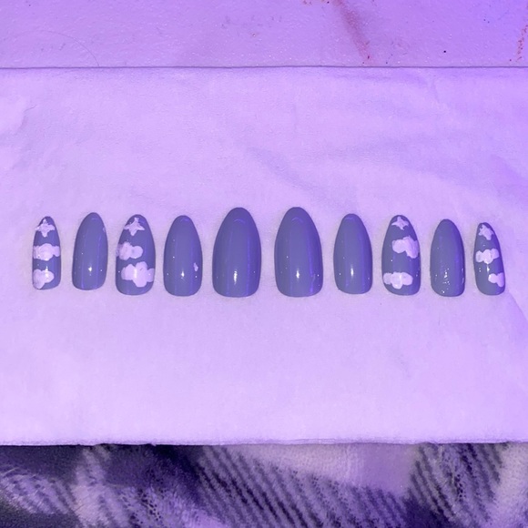 Blue press on nails with cloud design. - Picture 1 of 1